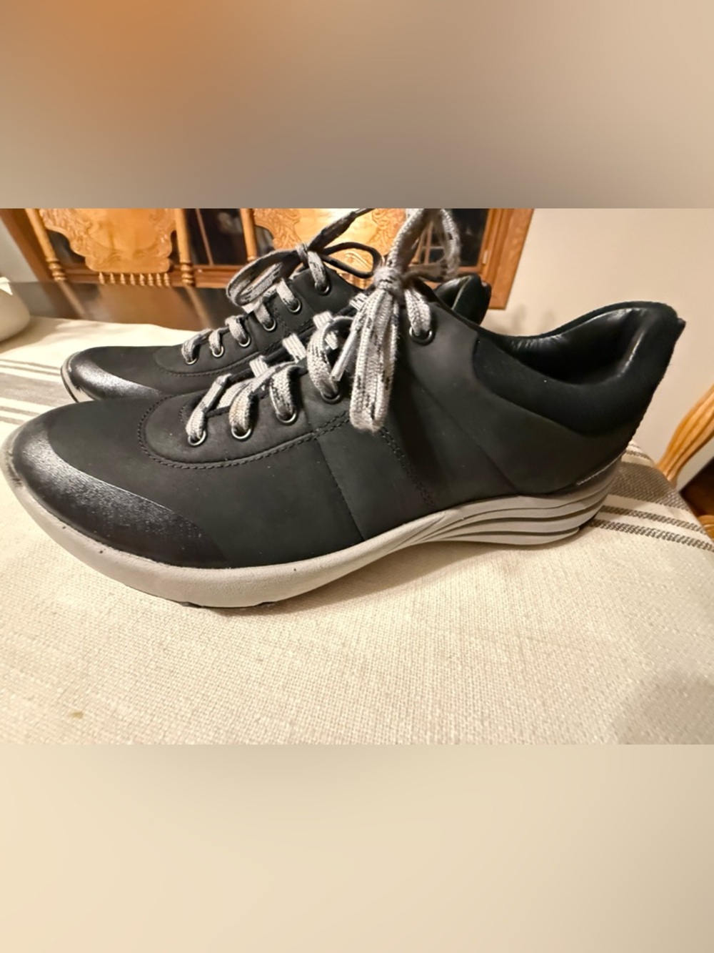 Clarks Unstructured Wavewalk waterproof women’s shoes, black & gray, size 7